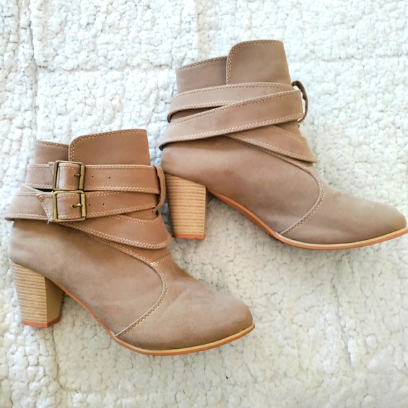 Cute strappy tan booties - Picture 5 of 10